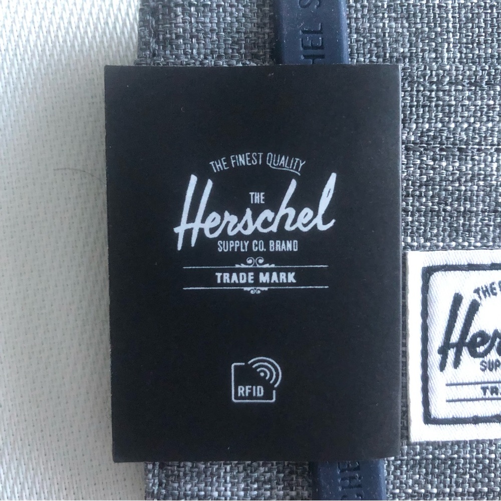 NWT - Herschel Supply Company Charlie Cardholder Wallet in Raven Crosshatch - Picture 10 of 13